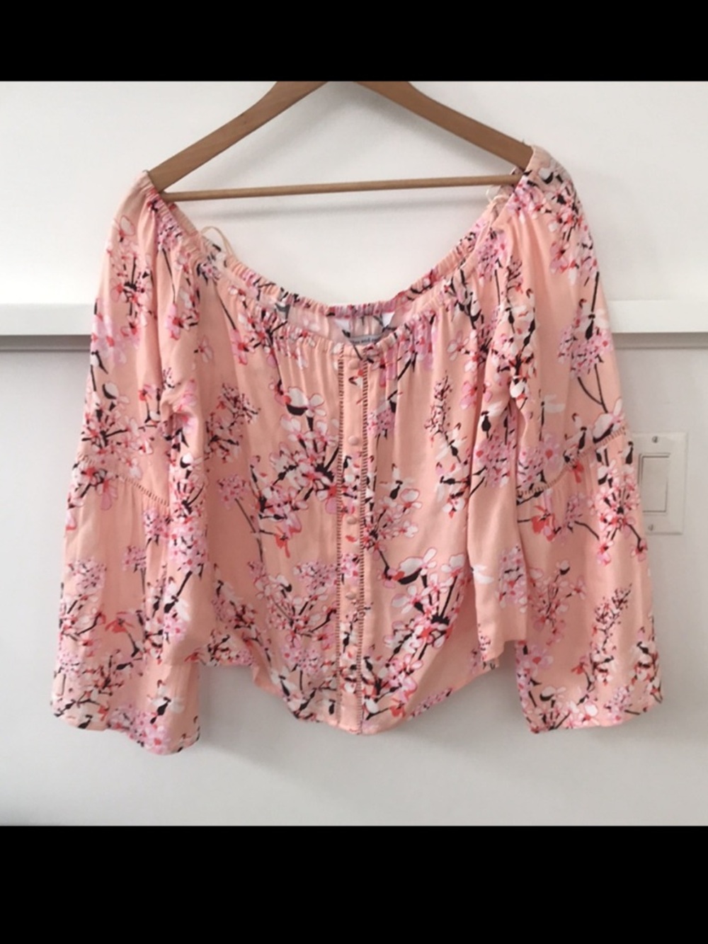 NWT Cupcakes and Cashmere Audrina Off-the-Shoulder Top